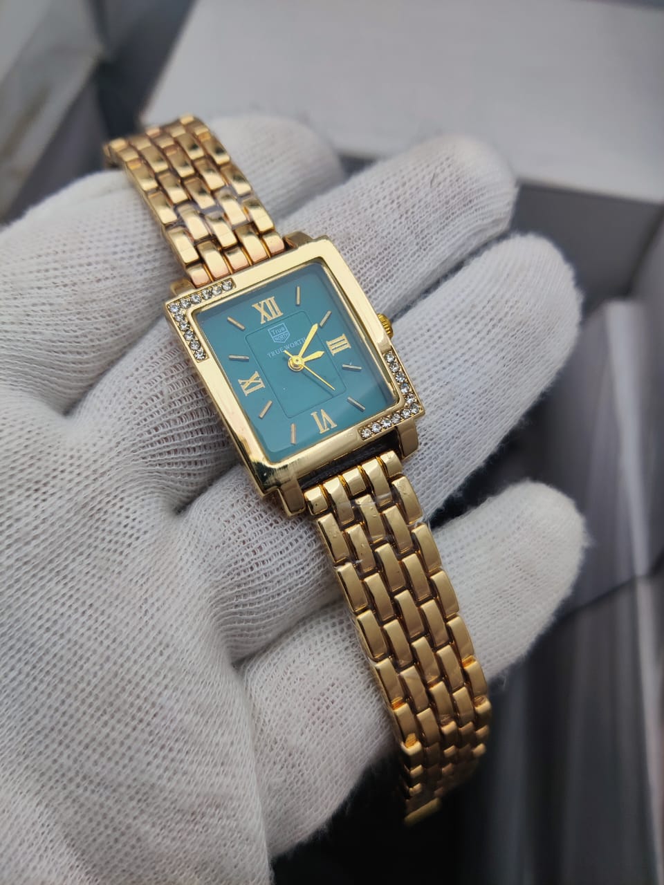 Elegant Women’s Luxury Square Dial Watch – Roman Numerals & Crystal Accents